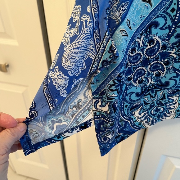 AVENUE SZ 20 SLEEVELESS ASYMMETRICAL BLU PAISLEY PRINT TOP - Picture 7 of 9